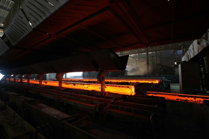 Jak wdrożyć i utrzymać zgodność z europejskie standardy aluminium w firmie